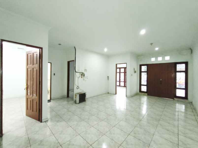 disewakan rumah 1 tingkat komplek cemara asri