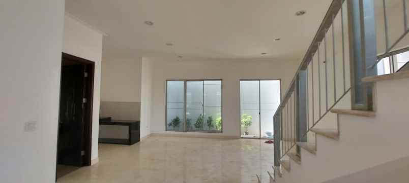 disewakan rumah golf island pik