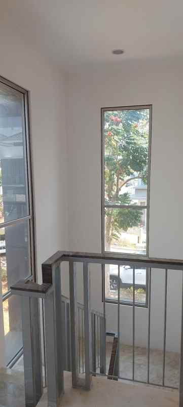 disewakan rumah golf island pik