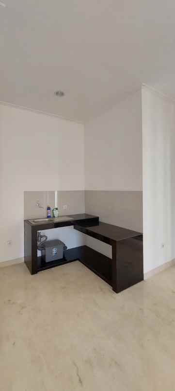 disewakan rumah golf island pik