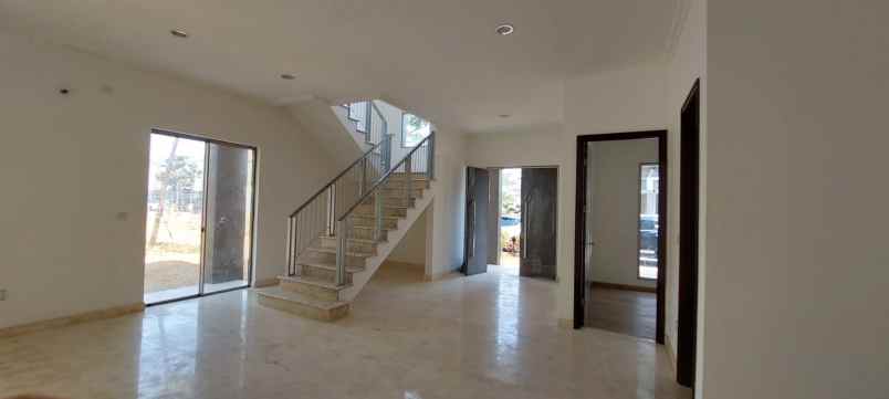 disewakan rumah golf island pik