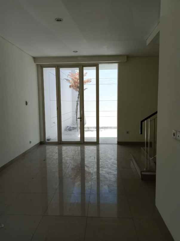 disewakan rumah pakuwon city