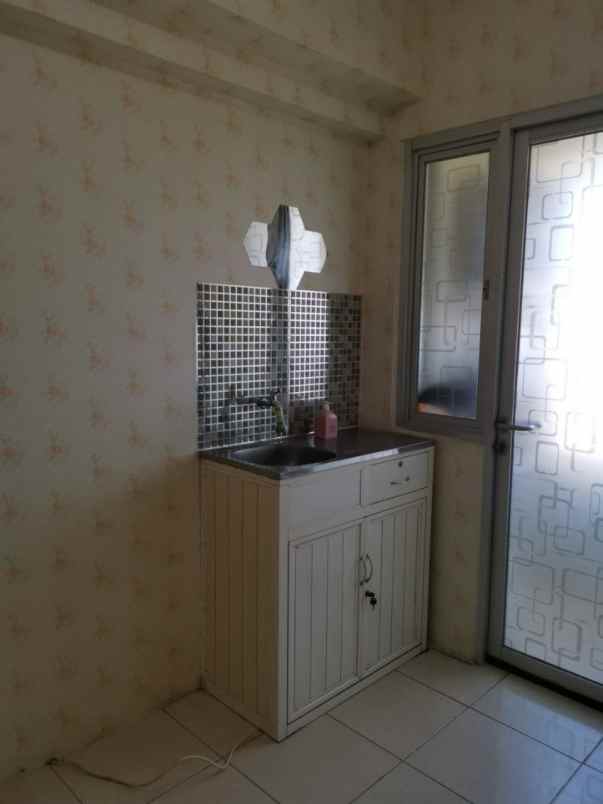 disewakan semi furnish apartemen educity tower yale