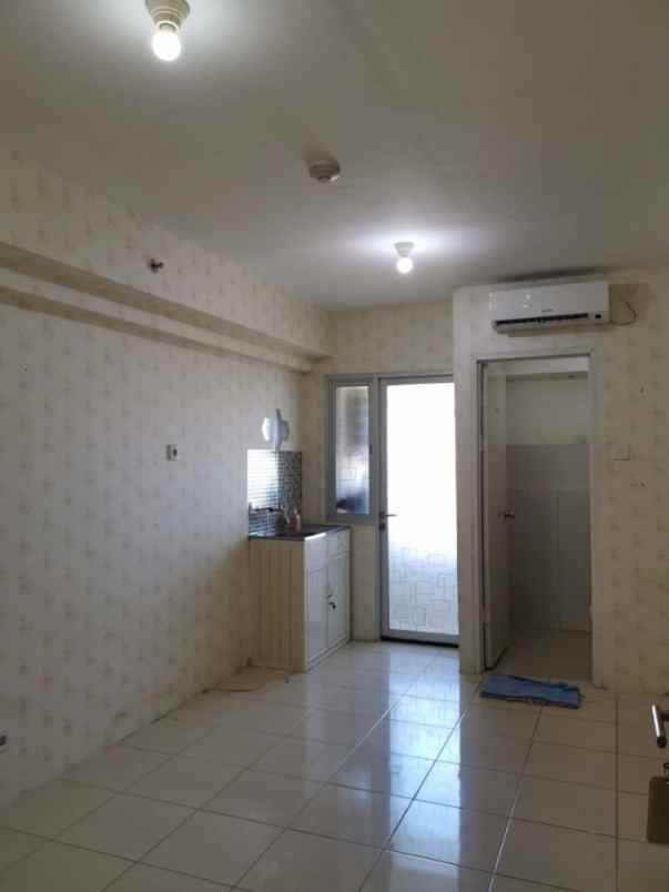 disewakan semi furnish apartemen educity tower yale