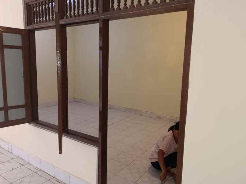 disewakan toko dan kantor jl gatsu timur denpasar bali