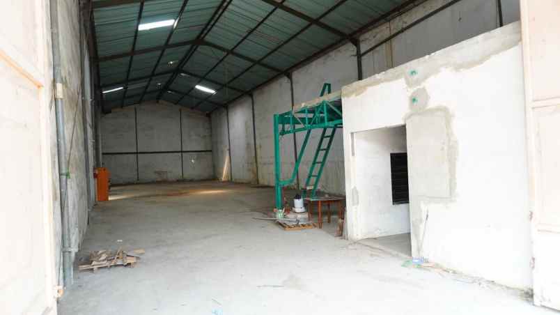 jual gudang mutiara margomulyo indah