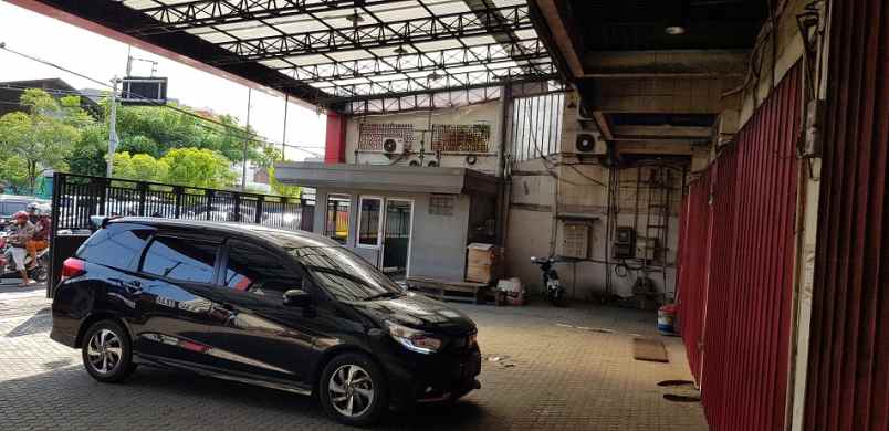 raya kenjeran bangunan komersial bekas showroom gudang