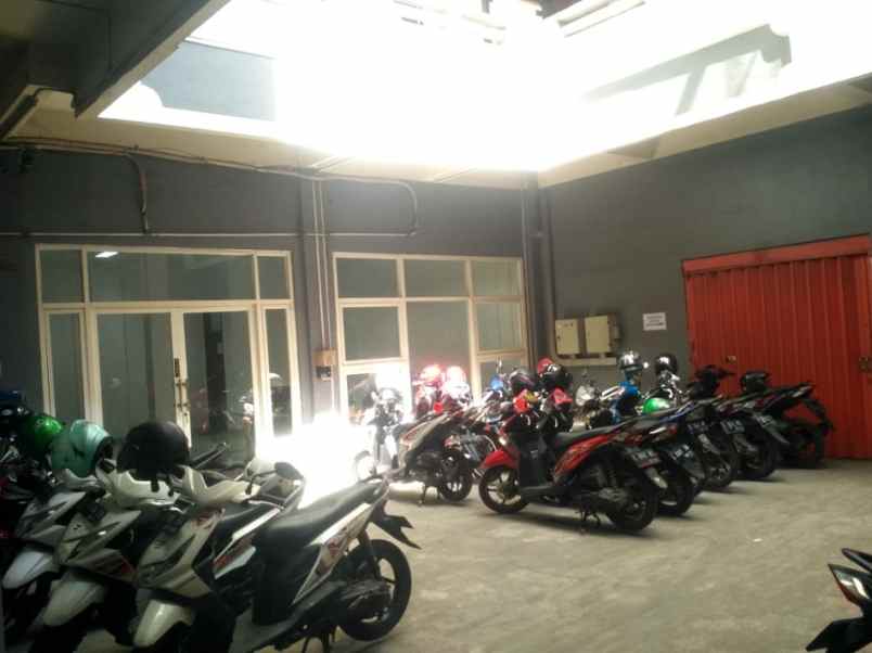 raya kenjeran bangunan komersial bekas showroom gudang