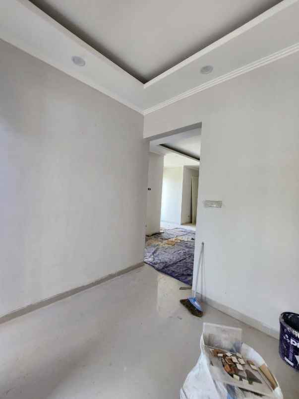 royal residence main road minimalis siap huni