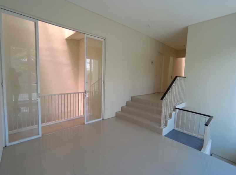 royal residence main road minimalis siap huni