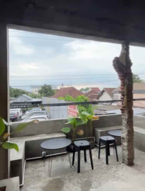 ruko 2 lantai tengah kota malang setting kafe
