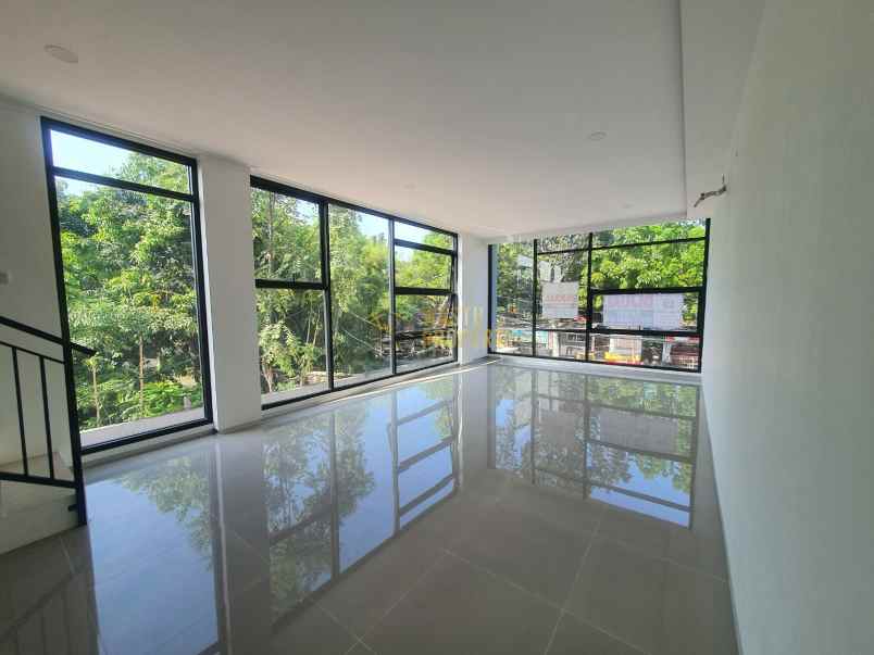 ruko strategis siap pakai 3 lantai di jagakarsa shm