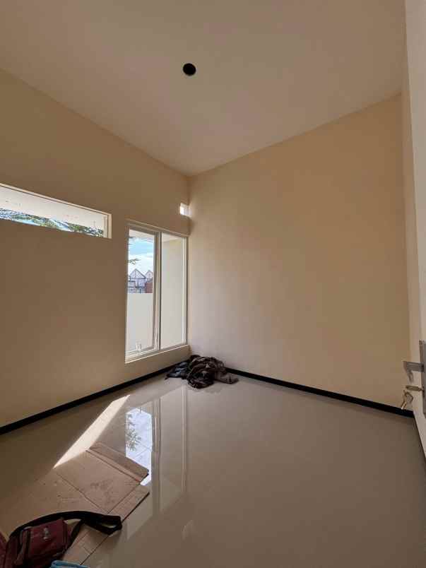 rumah 1 lantai lokasi dekat bandara abd saleh