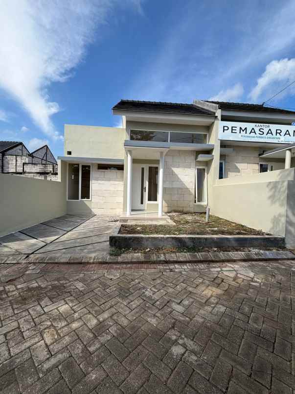 rumah 1 lantai lokasi dekat bandara abd saleh