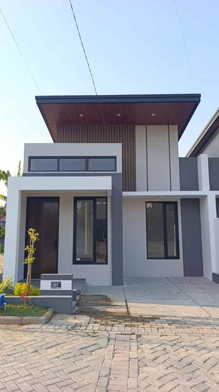 rumah 1 lantai lokasi magetan kota unit ready stok