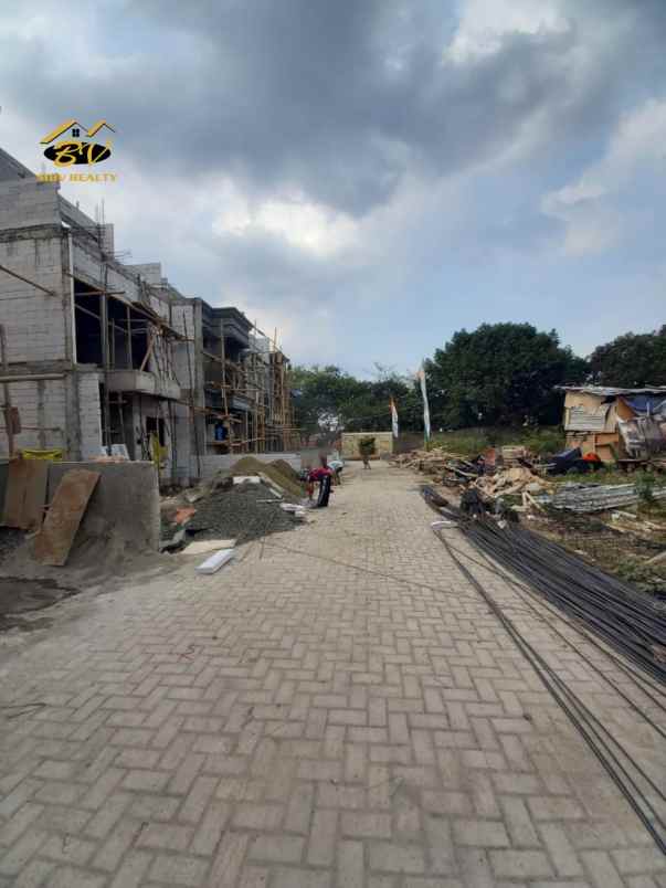 rumah 2 5 lantai rooftop dalam cluster jagakarsa