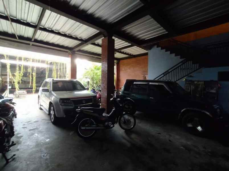 rumah 2 lantai 5 kamar di maguwoharjo sleman