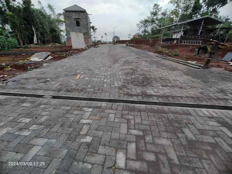 rumah 2 lantai banyumanik dekat jalan raya