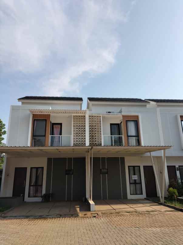 rumah 2 lantai di serpong