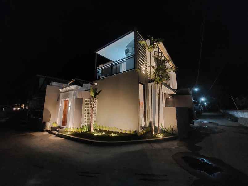 rumah 2 lantai full furnish dekat rs islam yogyakarta