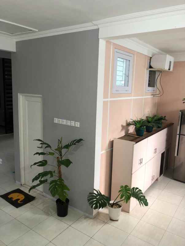 rumah 2 lantai hook di sulfat selatan malang