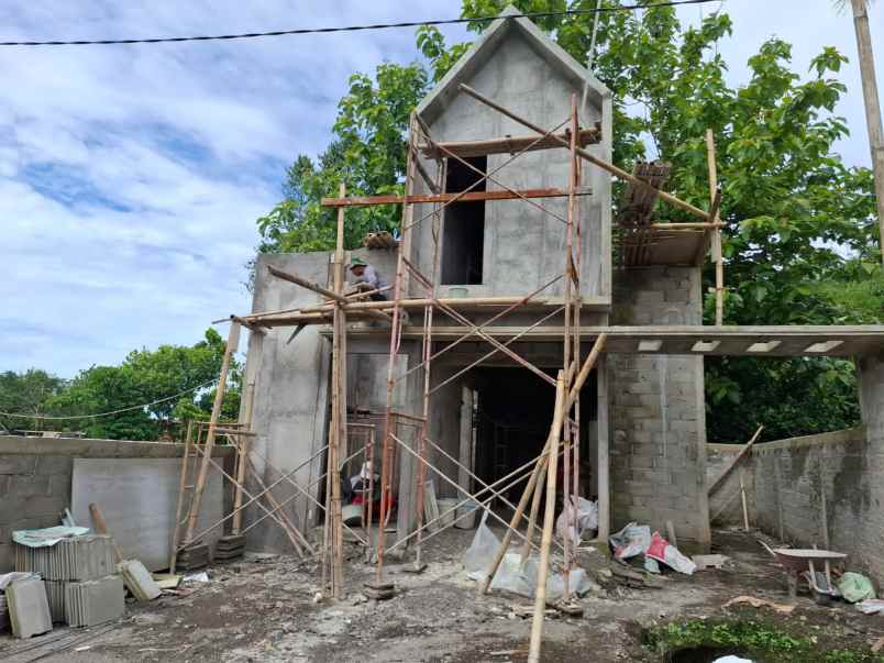 rumah 2 lantai mezzanine proses bangun dekat univ uii