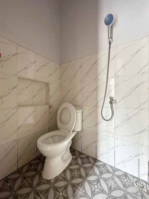 rumah 2 lantai modern di setu cipayung jakarta timur