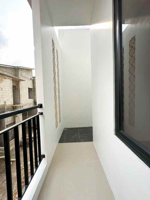 rumah 2 lantai modern di setu cipayung jakarta timur