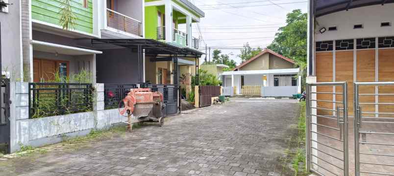 rumah 2 lantai sleman kawasan perumahan premium