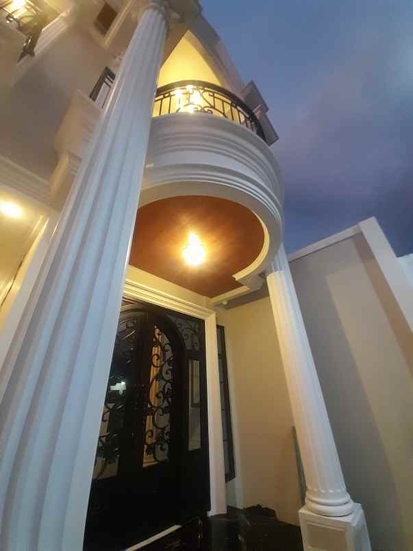 rumah 3 lantai dalam komplek at mampang depok