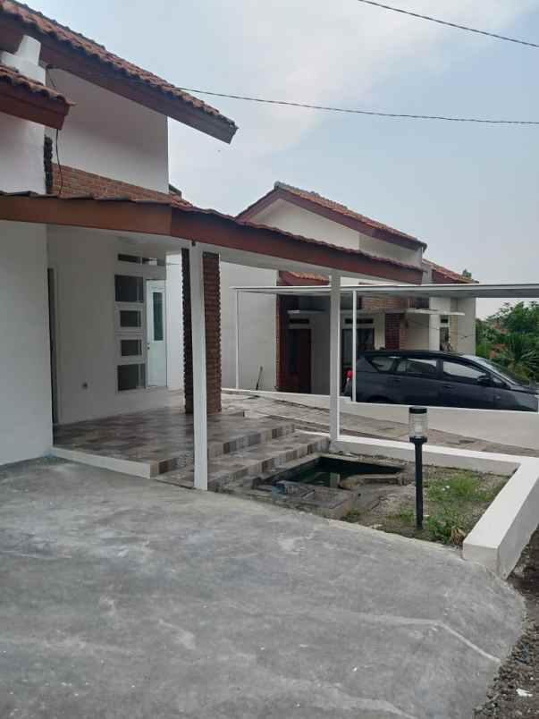 rumah asri tanah luas kawasan sejuk sawangan