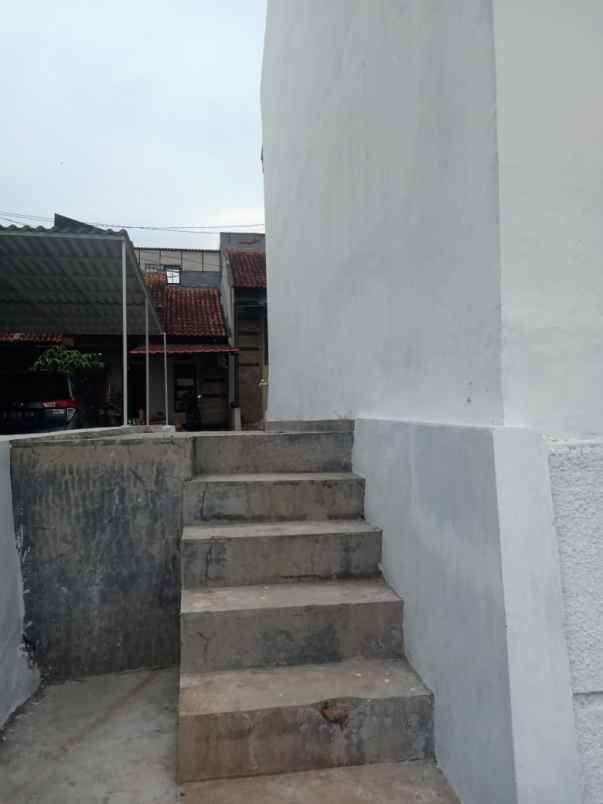 rumah asri tanah luas kawasan sejuk sawangan