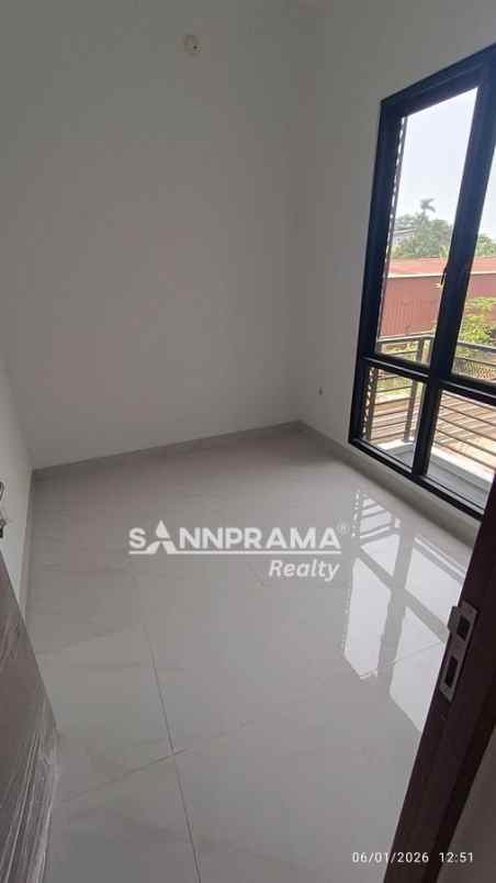 rumah baru 2 lantai dekat exit toll kukusan depok