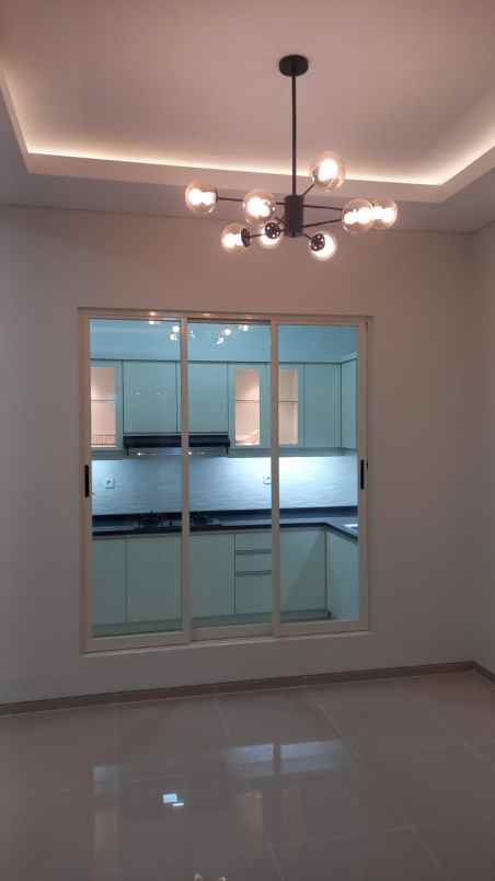 rumah baru 2 lantai lokasi depan pakuwon city