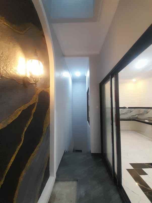 rumah baru 3 lantai area jl timbul jagakarsa jaksel
