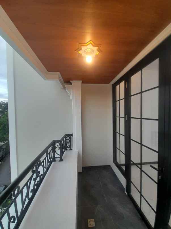 rumah baru 3 lantai area jl timbul jagakarsa jaksel