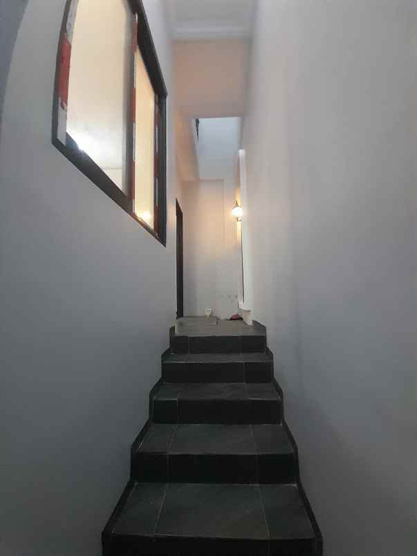 rumah baru 3 lantai area jl timbul jagakarsa jaksel