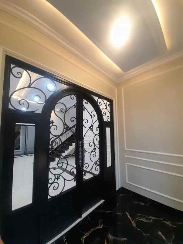 rumah baru 3 lantai area jl timbul jagakarsa jaksel