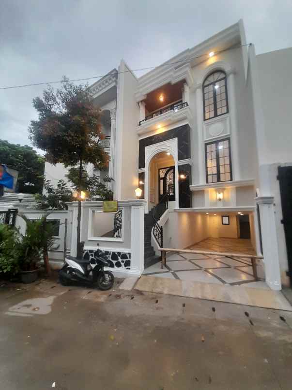 rumah baru 3 lantai area jl timbul jagakarsa jaksel