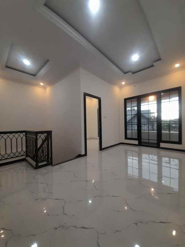 rumah baru 3 lantai area jl timbul jagakarsa jaksel