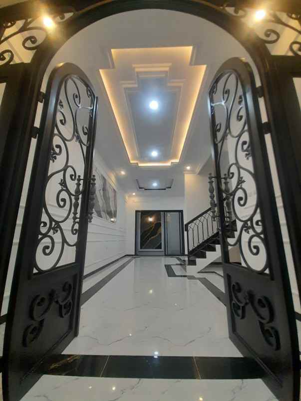rumah baru 3 lantai area jl timbul jagakarsa jaksel