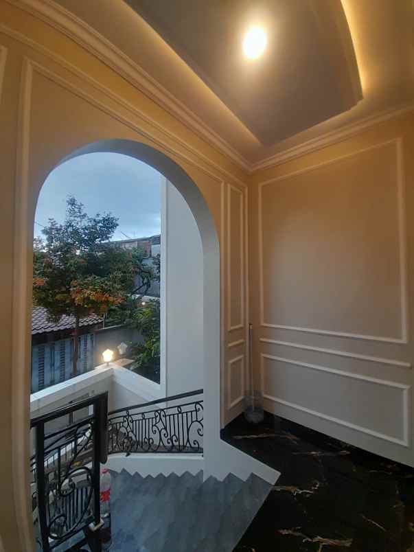 rumah baru 3 lantai area jl timbul jagakarsa jaksel