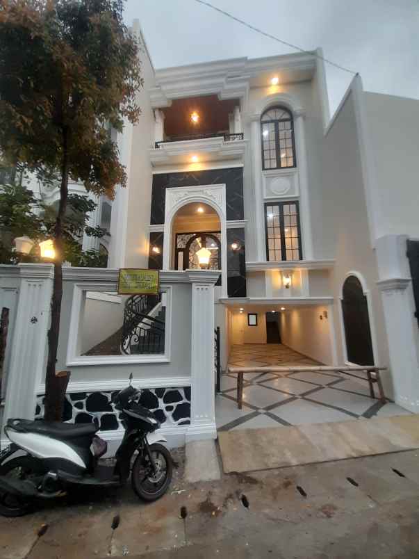 rumah baru 3 lantai area jl timbul jagakarsa jaksel