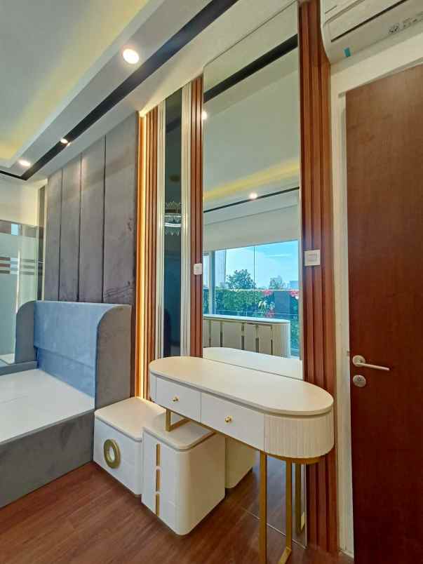 rumah baru 3 lantai dalam townhouse pondok indah