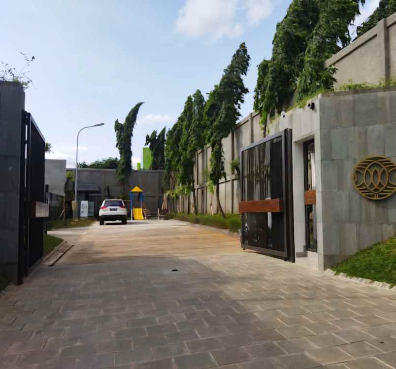 rumah baru 3 lantai dalam townhouse pondok indah