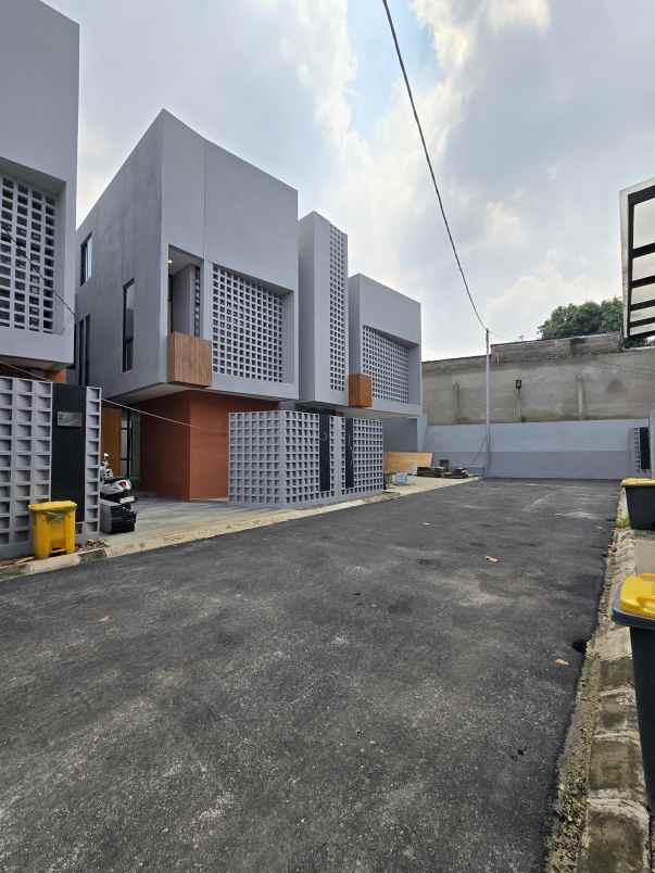 rumah baru dalam mini cluster di pondok kelapa jaktim