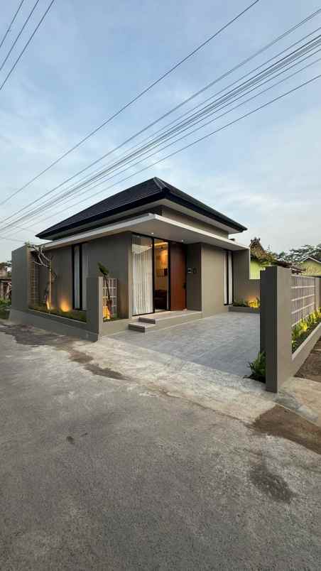 rumah baru full furnish siap huni di sayegan godean