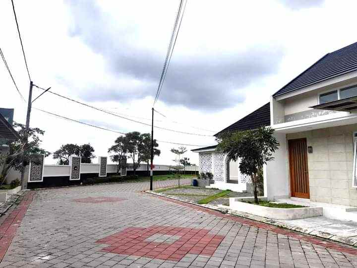 rumah baru lingkungan perumahan dekat jalan kaliurang