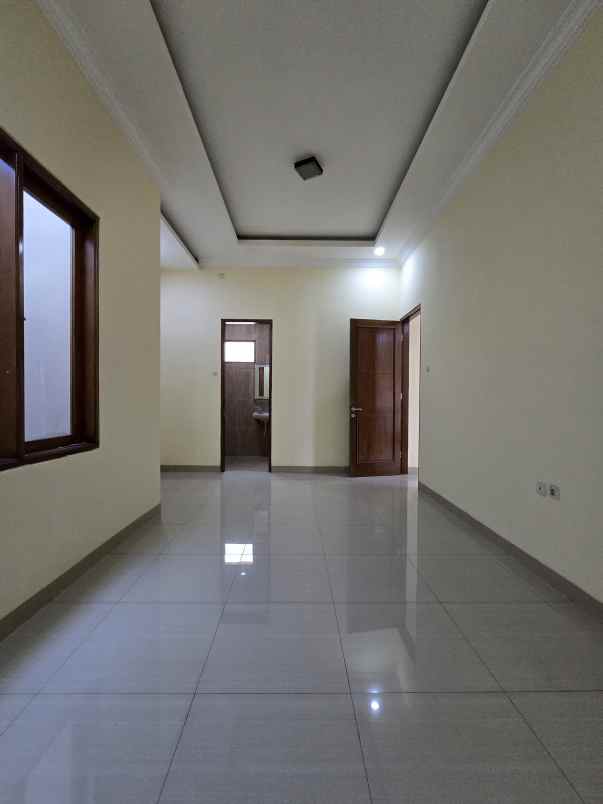 rumah baru lokasi strategis area rawamangun jaktim