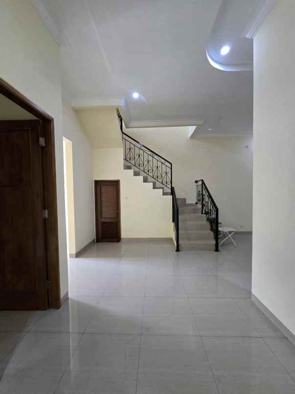 rumah baru lokasi strategis area rawamangun jaktim